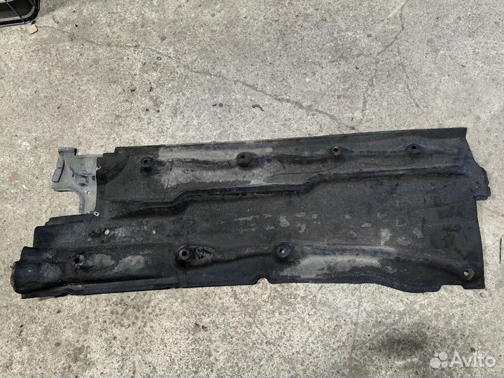 Защита днища правая Volkswagen Passat B7 2011