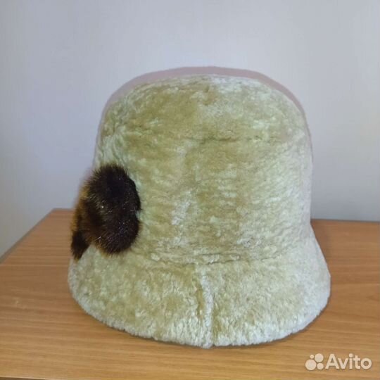 Шапки женские мутоновые