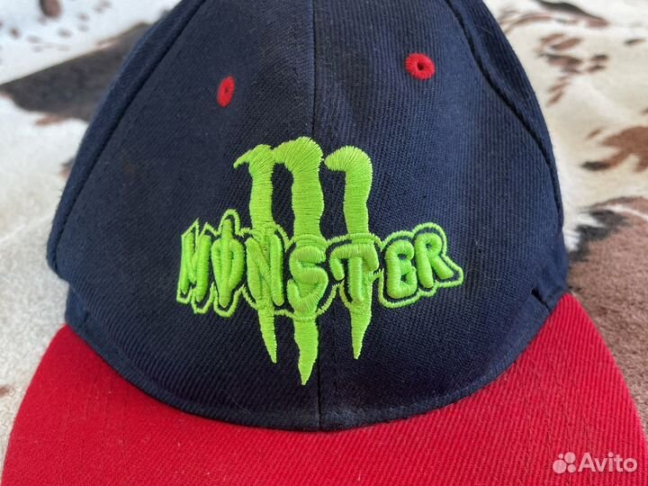 Бейсболка с прямым широким козырьком monster