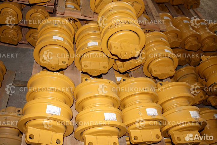 Каток опорный двубортный 14X-30-00090 D65E-12