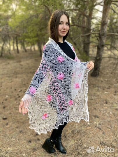 Палантин Пуховый на шелковой основе с вышивкой