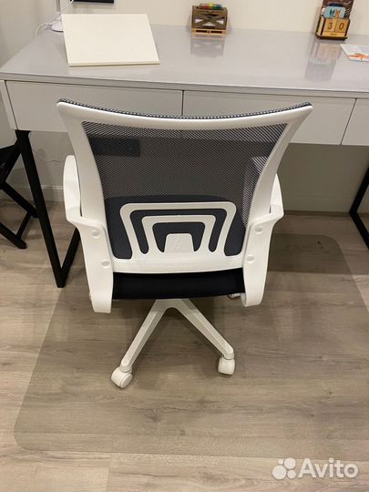 Стул кресло офисный на колесах