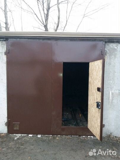 Металлические гаражные распашные ворота на заказ