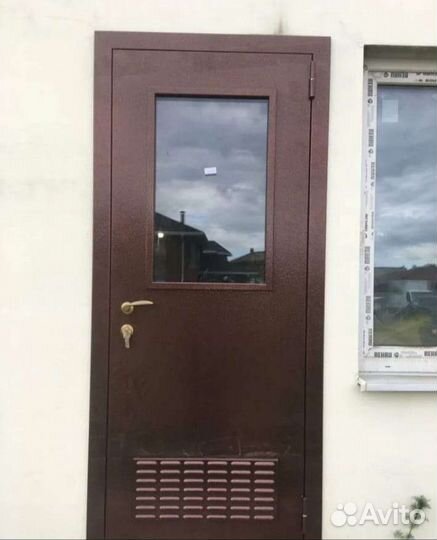 Дверь входная металлическая с вентиляцией 1810