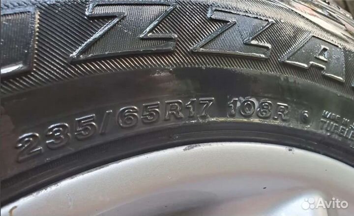 R17 Bridgestone Blizzak DM-V1 235/65, PCD 5x108 DIA 12