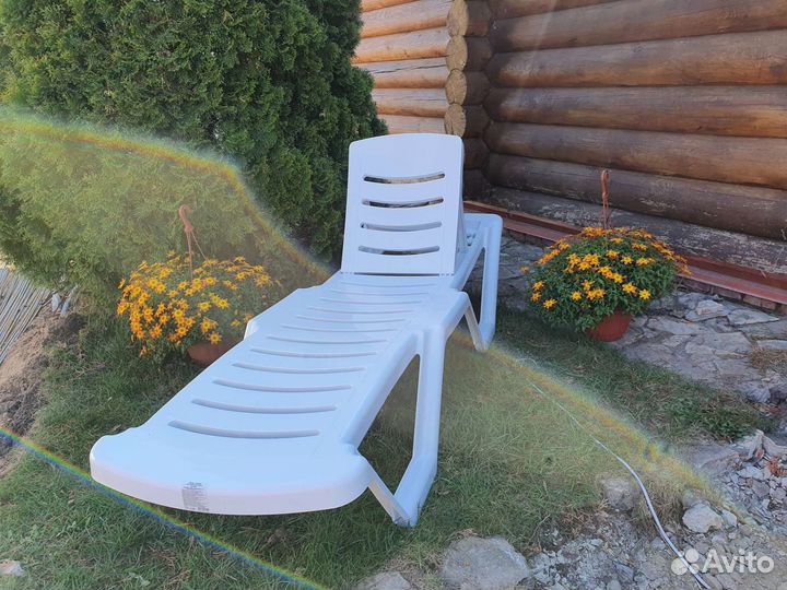 Шезлонг новый