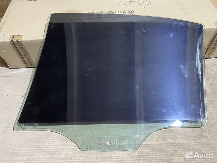 Стекло заднее правое Skoda Octavia A5 1Z5845206C