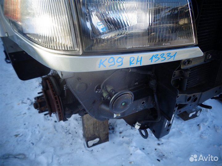 Ресничка передняя правая Mitsubishi Challenger