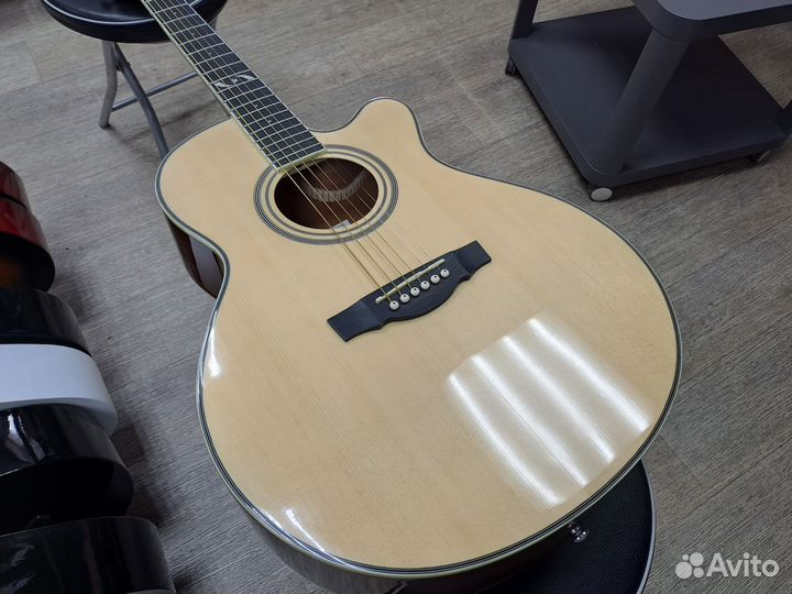 Гитара акустическая с металлическими струнами