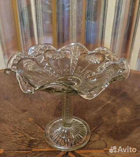 Ваза старинная на ножке