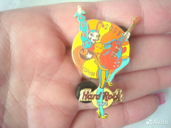 Значки hard rock cafe. Philadelphia. 2003 - 2004