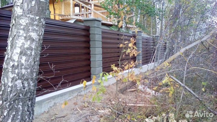 Забор из горизонтального евроштакетника