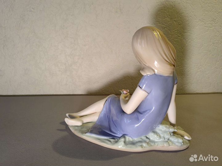 Статуэтка девушка с розой, фарфор