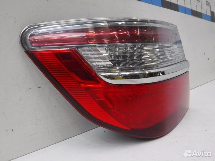 Фонарь задний наружный левый Toyota Camry