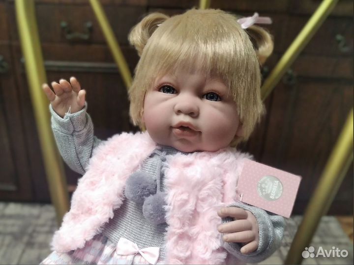 Большая новая,50 см,озвученная испанская кукла