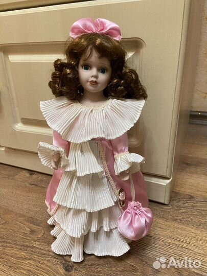 Кукла фарфоровая коллекционная