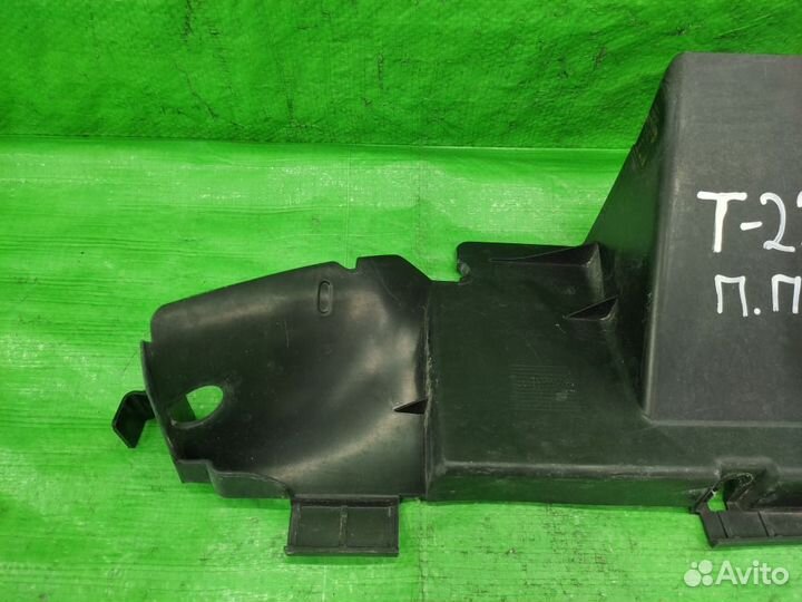 Воздуховод радиатора правый VW Touareg 02-10