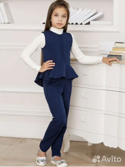 Школьный костюм для девочки 134рост. Новый