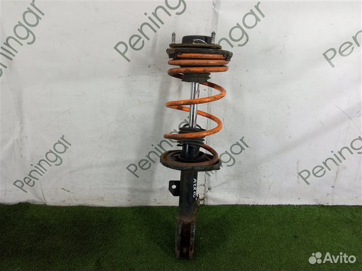 Стойка подвески передняя правая Toyota Noah AZR60