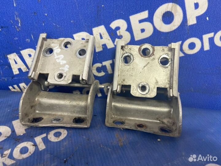 Петля крышки багажника. Plymouth Voyager минивен