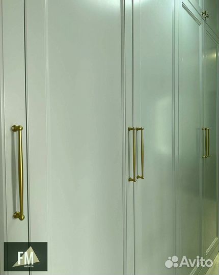 Книжный шкаф