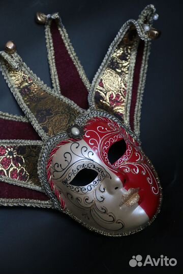 Венецианская карнавальная маска