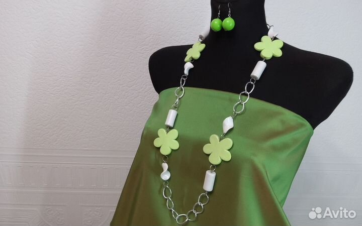 Комплект бижутерии серьги и бусы