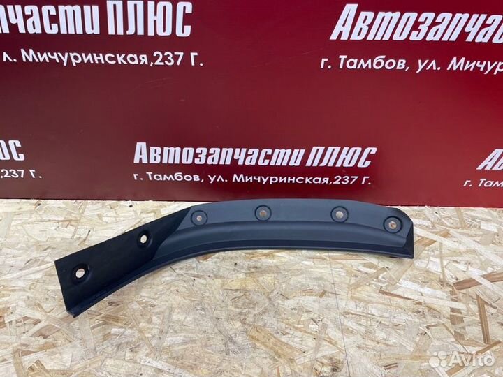 Накладка крыла задняя правая Renault Duster