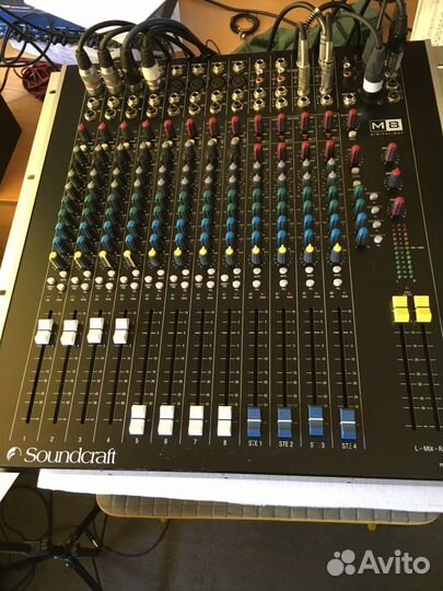 Микшер Soundcraft M8