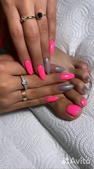 Педикюр с покрытием лаком