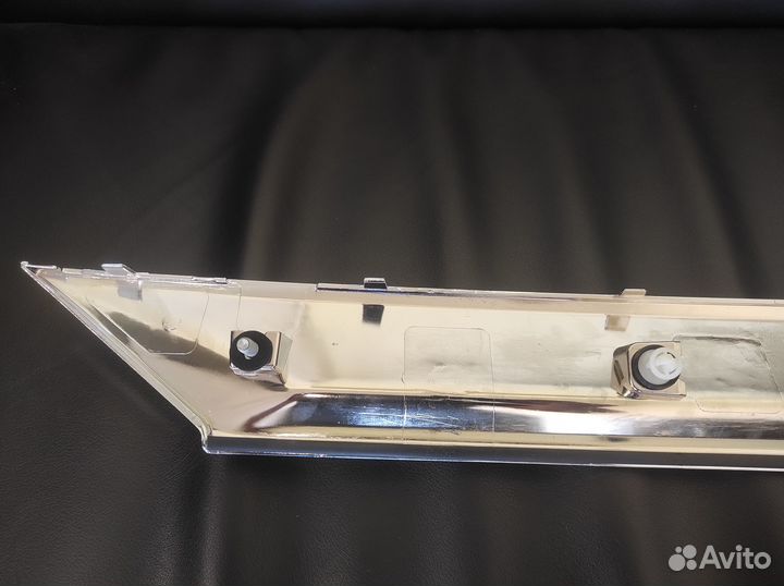 Накладка двери багажника Geely Atlas новая