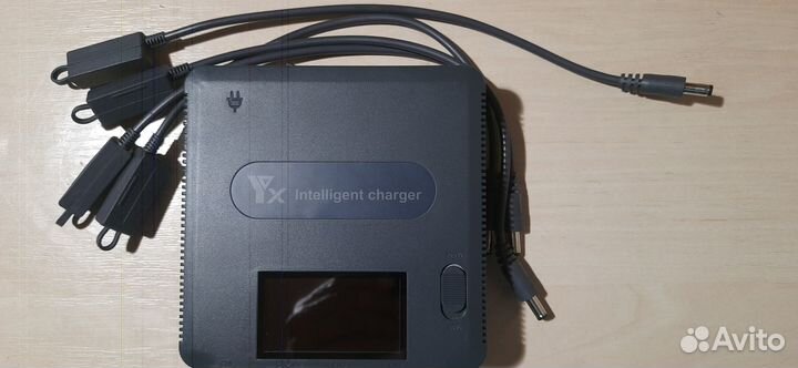 Зарядное устройство для одновременной зарядки акку