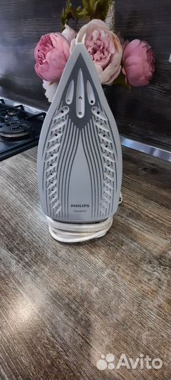 Утюг Philips в рабочем состоянии