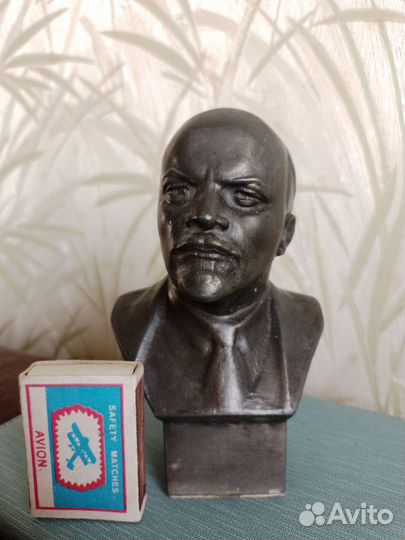 Бюст В.И.Ленина