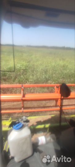 Сено солома в рулона