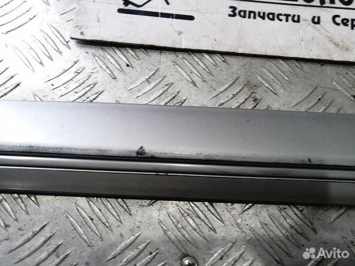 Молдинг задней левой двери Nissan Maxima A33