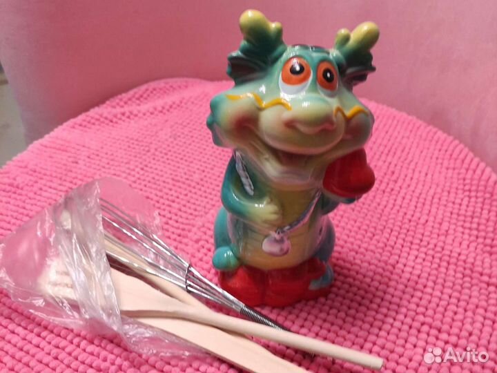 Подставка, с деревянными лопатками