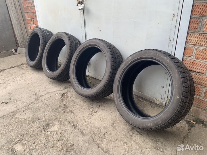 Bridgestone Blizzak VRX 245/45 R19