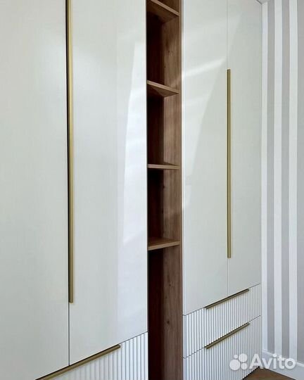 Шкаф белый до потолка на заказ