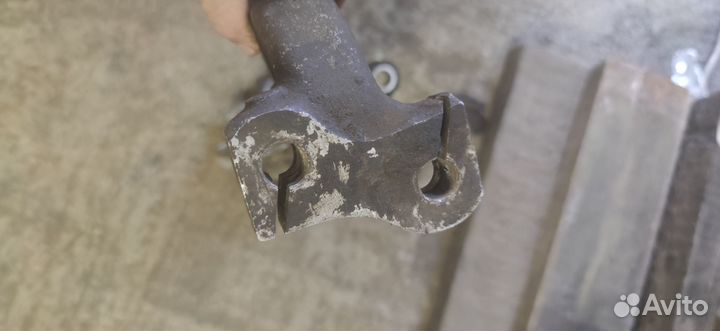 Поворотный кулак передний правый ауди а4 б8