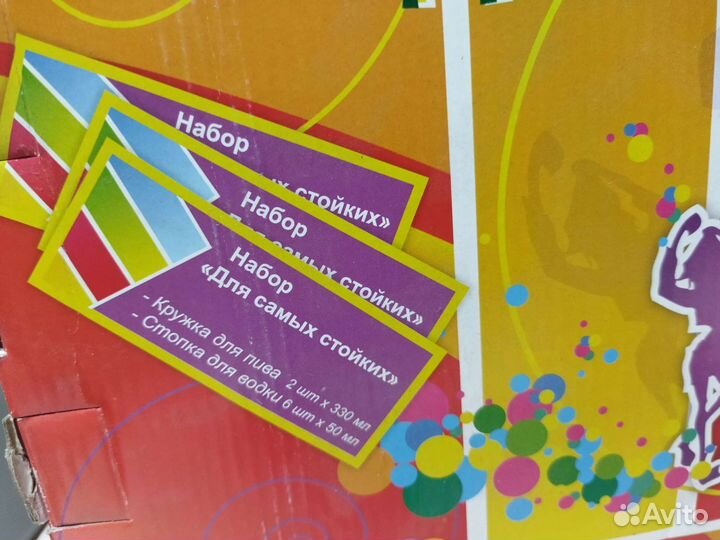 Набор рюмок и кружек, графин (штоф) с рюмками