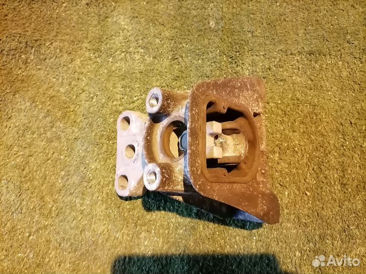 Опора двигателя (подушка двс) левая 50850-SNA-A82