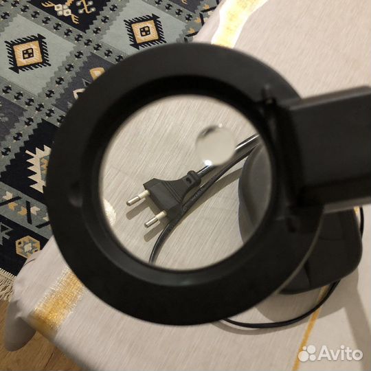 Лампа настольная с лупой и с подсветкой