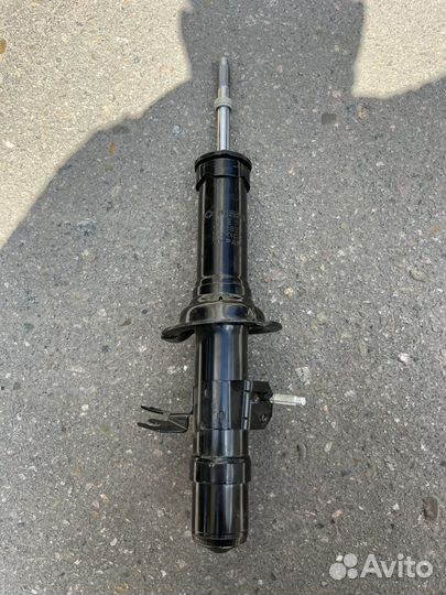 Амортизатор передний правый на Infiniti/Nissan