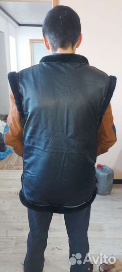 Кожаная жилетка безрукавка Унисекс