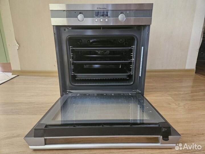 Духовой шкаф Electrolux EOB65100X