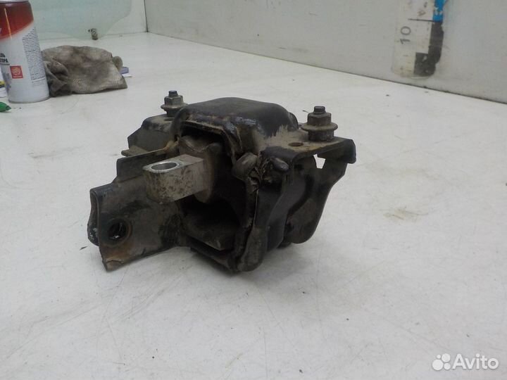 Опора кпп на Volkswagen Polo (HB) 6Q0199555