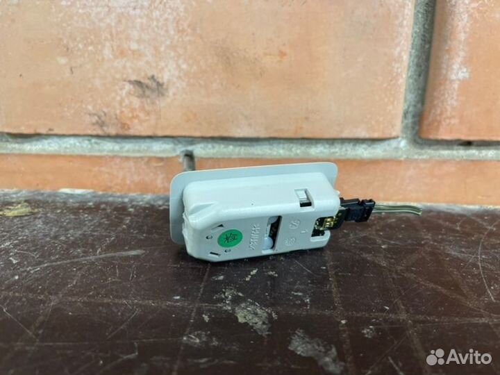 Плафон подсветки салона задний Land Rover