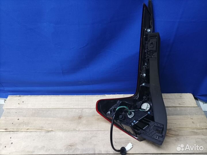 Фонарь правый внешний Eclipse Cross 2017