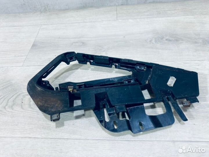 Кронштейн бампера передний левый Volkswagen Golf V